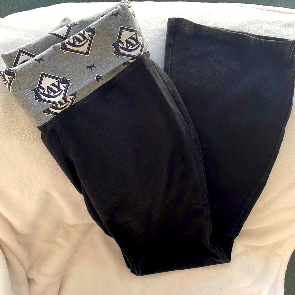 PINK Rays yoga pants